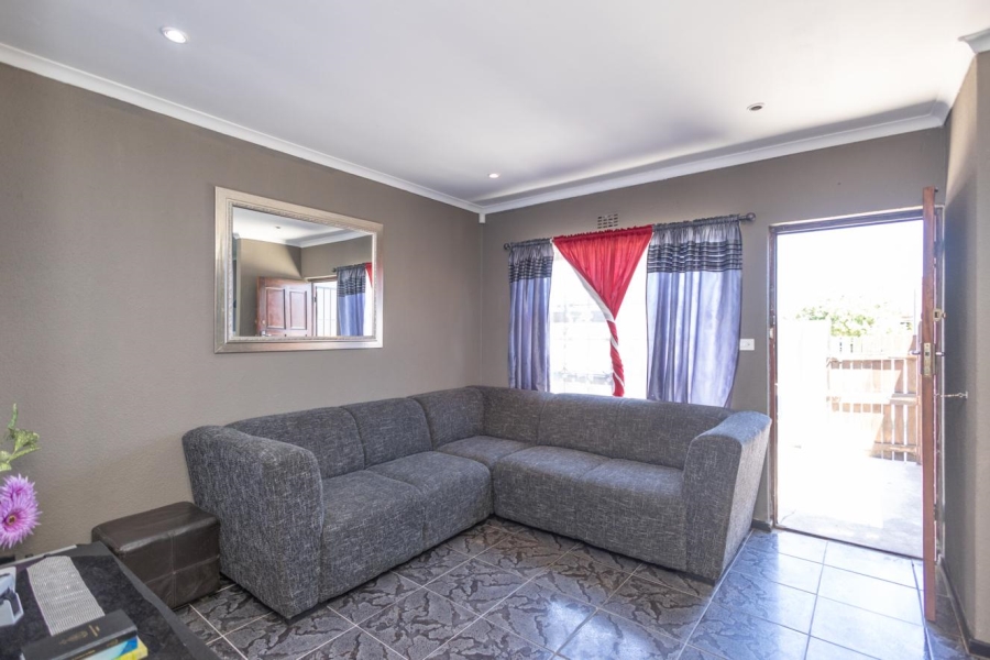 2 Bedroom Property for Sale in Peerless Park East Western Cape